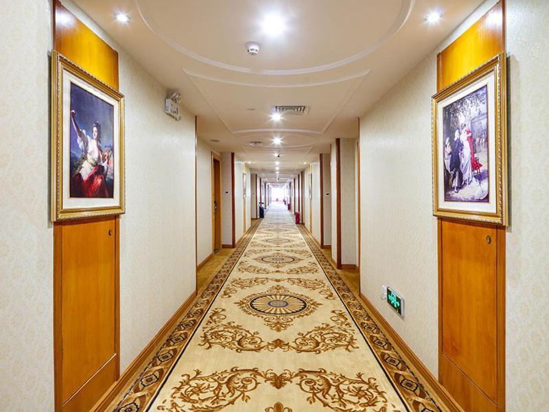 Vienna Hotel Banxuegang Road Шэньчжэнь Экстерьер фото